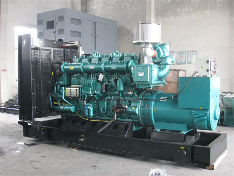 德州200KW 柴油发电机的油耗是多少？