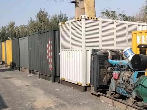 德州200KW柴油发电机机组每小时油耗是多少？